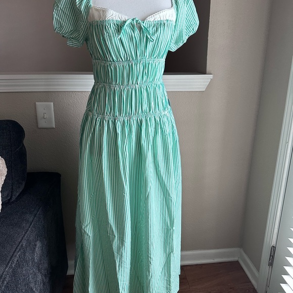 Lush Dresses & Skirts - Lush Shirred Puff Sleeve Maxi Dress